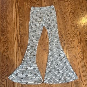 Urban Outfitters Kiss The Sky White and Black arrival Print Wide Leg Pants Sz S